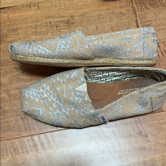 Neutral Aztec Toms - Picture 3 of 3